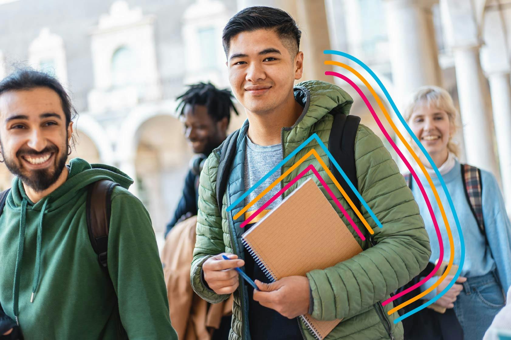 Iloiset opiskelijat kirjojen ja reppujen kanssa jakavat iloisen hetken, ilmentäen ystävyyttä ja monimuotoisuutta.